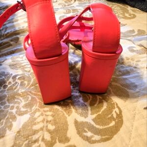 Vince Camuto leather straps heel size 9/40